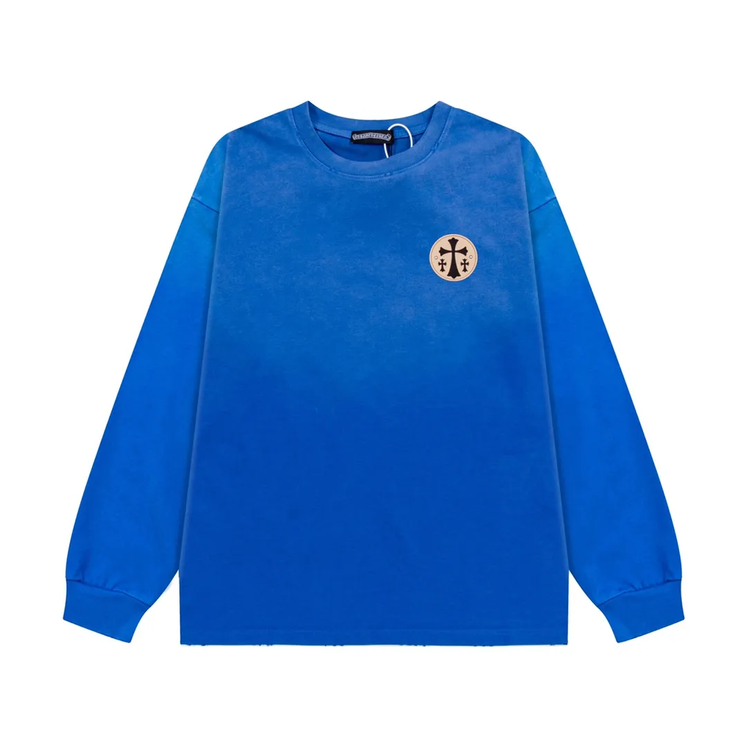 P220 CHROME HEARTS LoGo is fashionable and elegant, with dropped shoulders. The fabric is made of 26s double-yarn combed cotton compact spinning yarn with a weight of 280. It is matched with 1*1 Salona rib. The fabric is fermented and has a loose fit. Color: blue (washed with holes) size: S～XXL